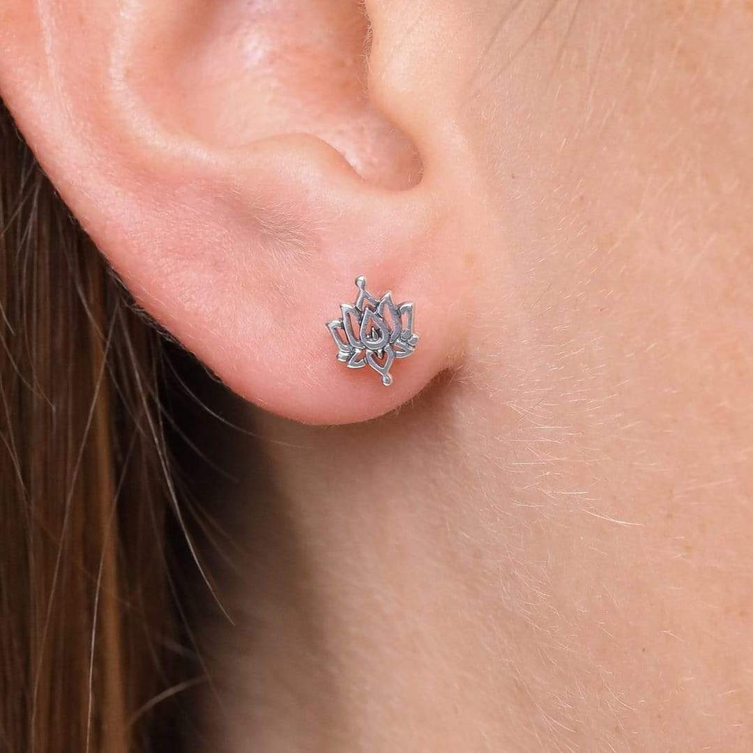 S425 - White Lotus Studs