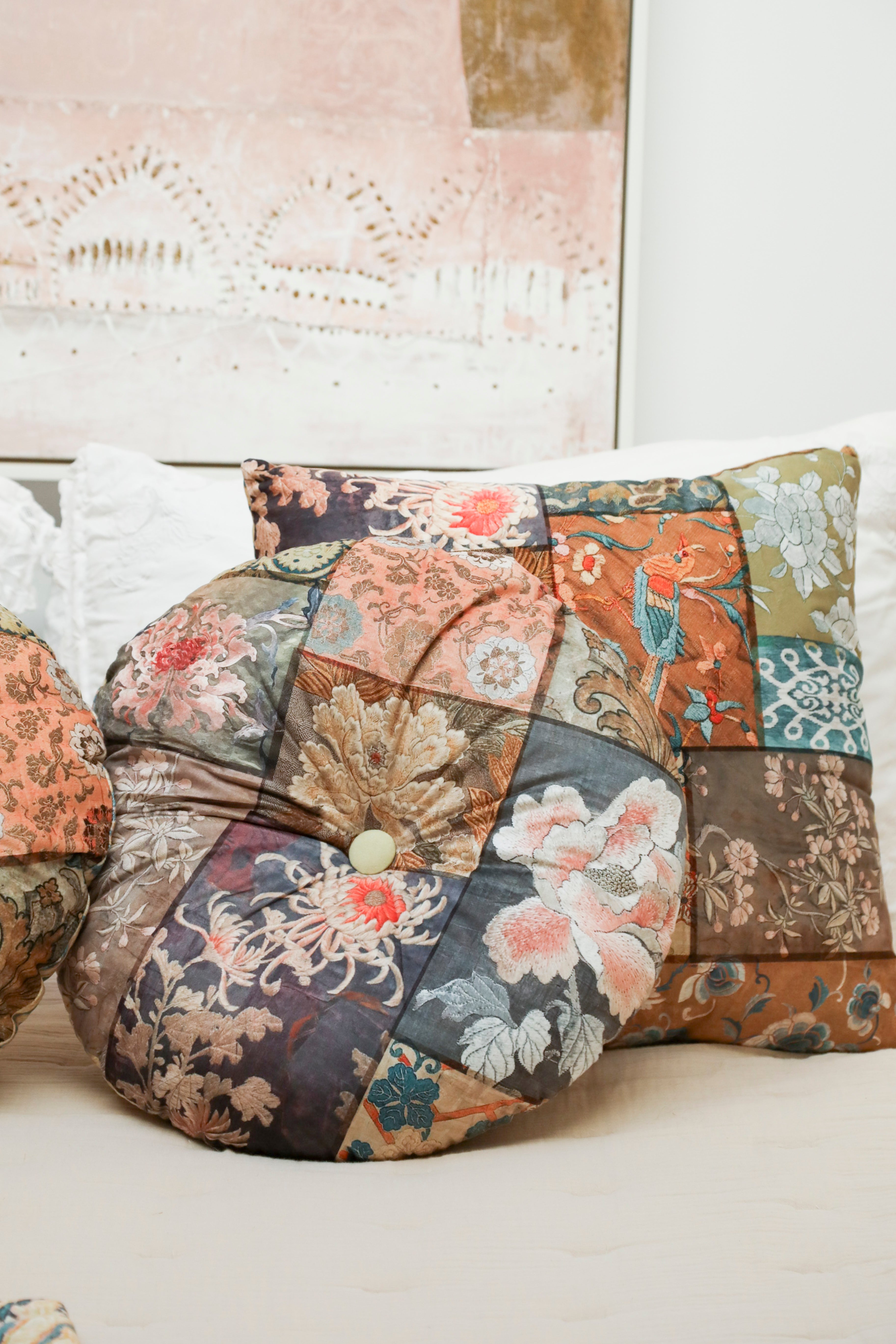 Velvet Cushion Round - Faded Grandeur