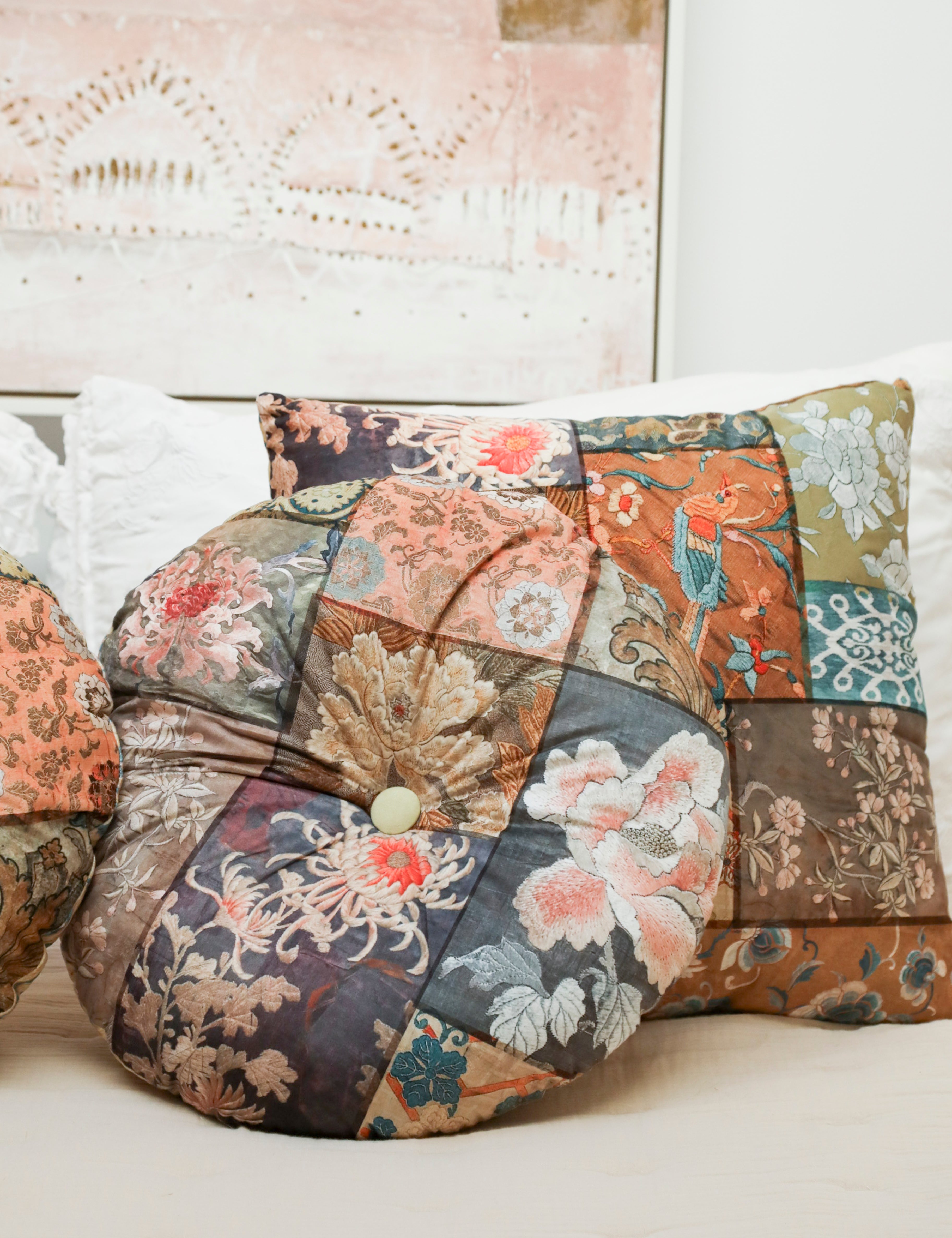Velvet Cushion Round - Faded Grandeur