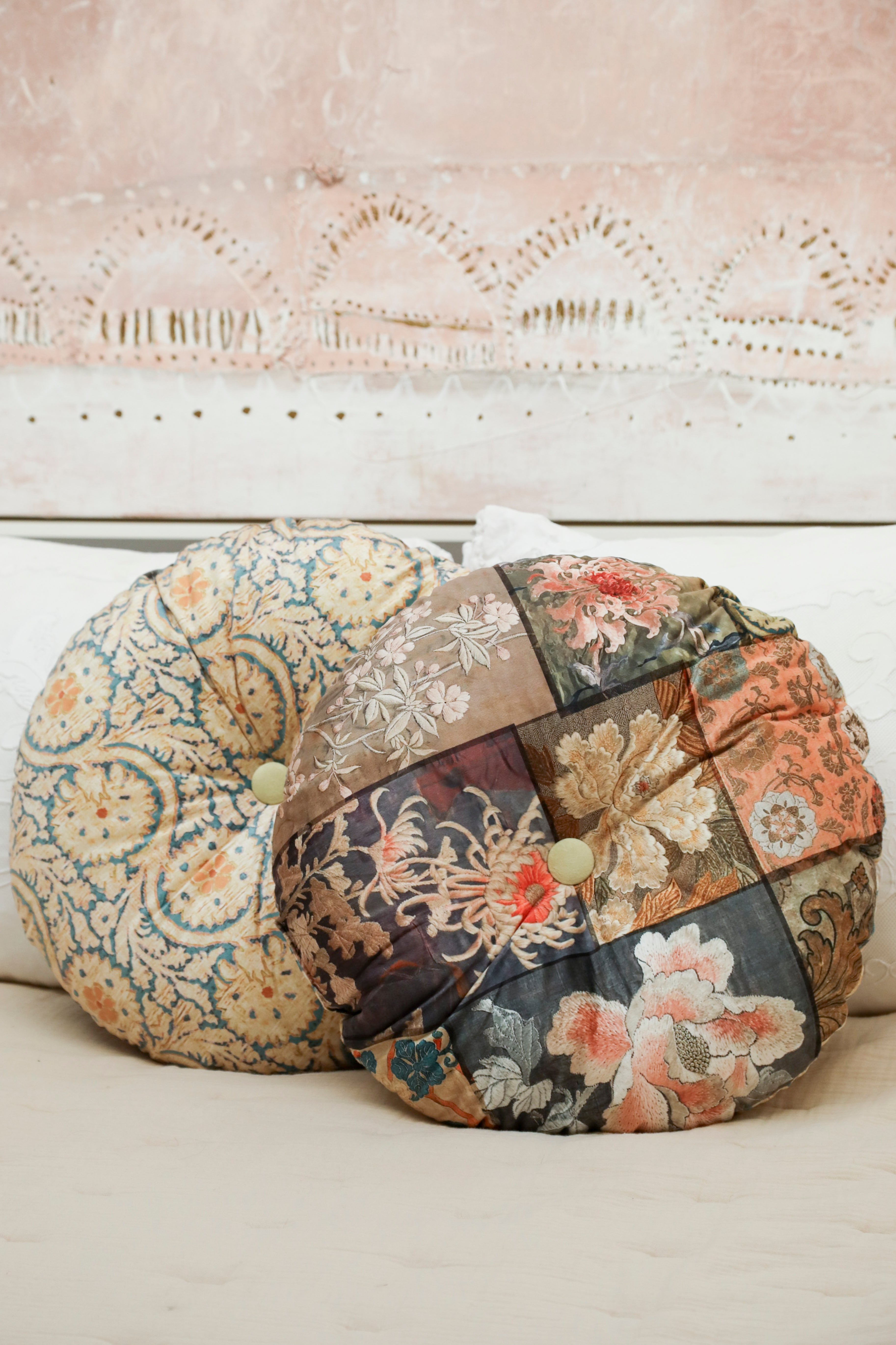 Velvet Cushion Round - Faded Grandeur