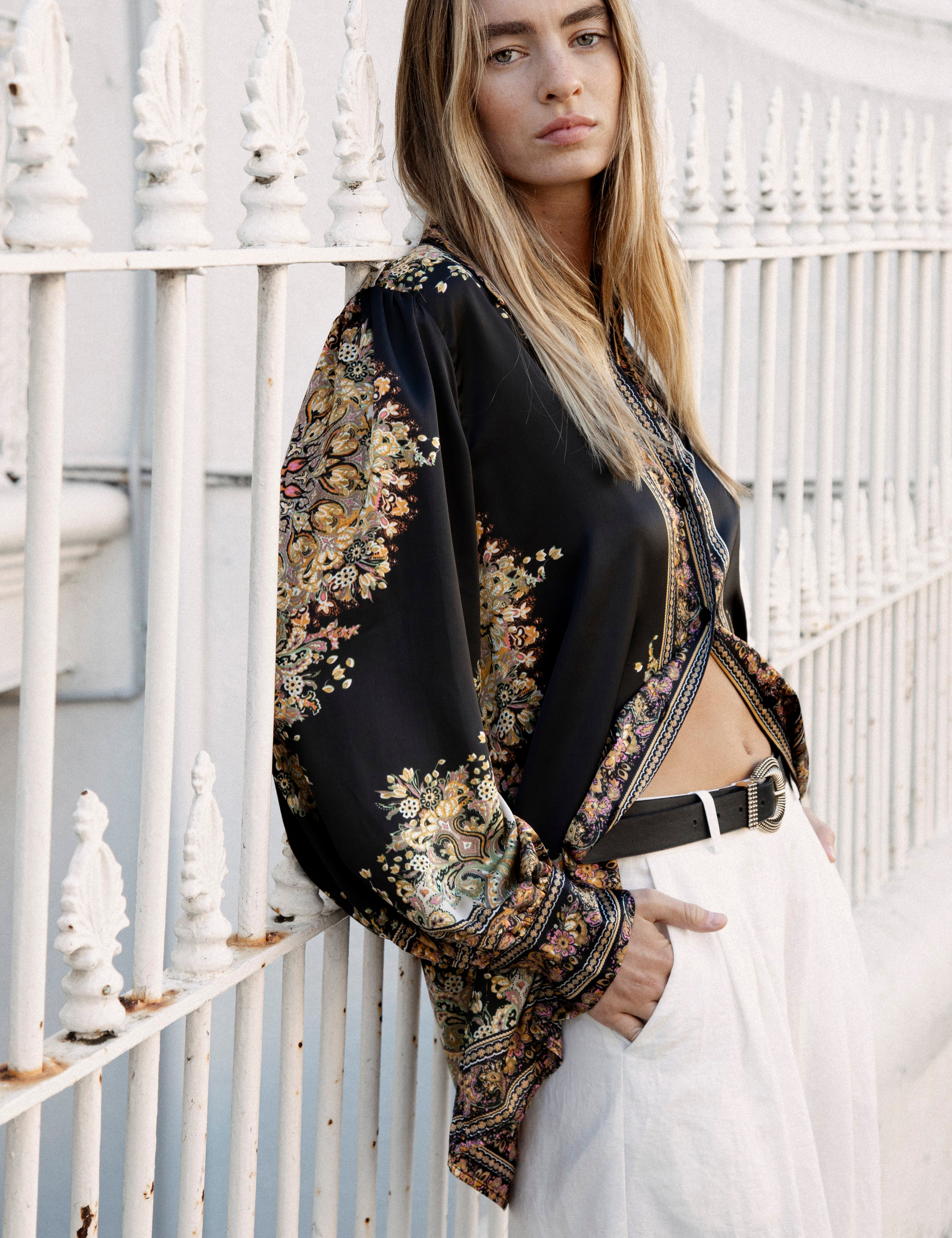 Bisou Shirt - side view showcasing long sleeves and vintage inspired print