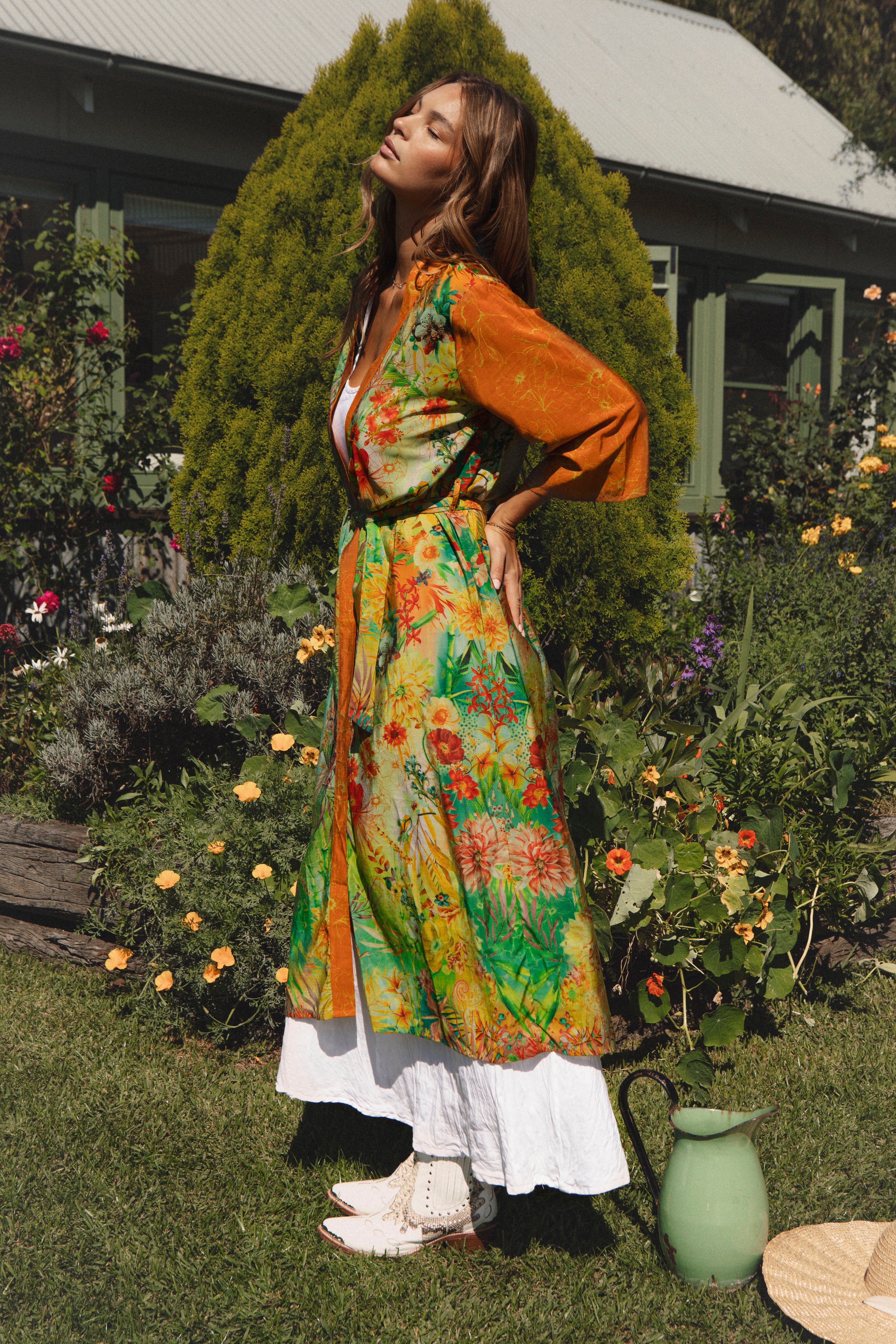 Dahlia Duster - side view.