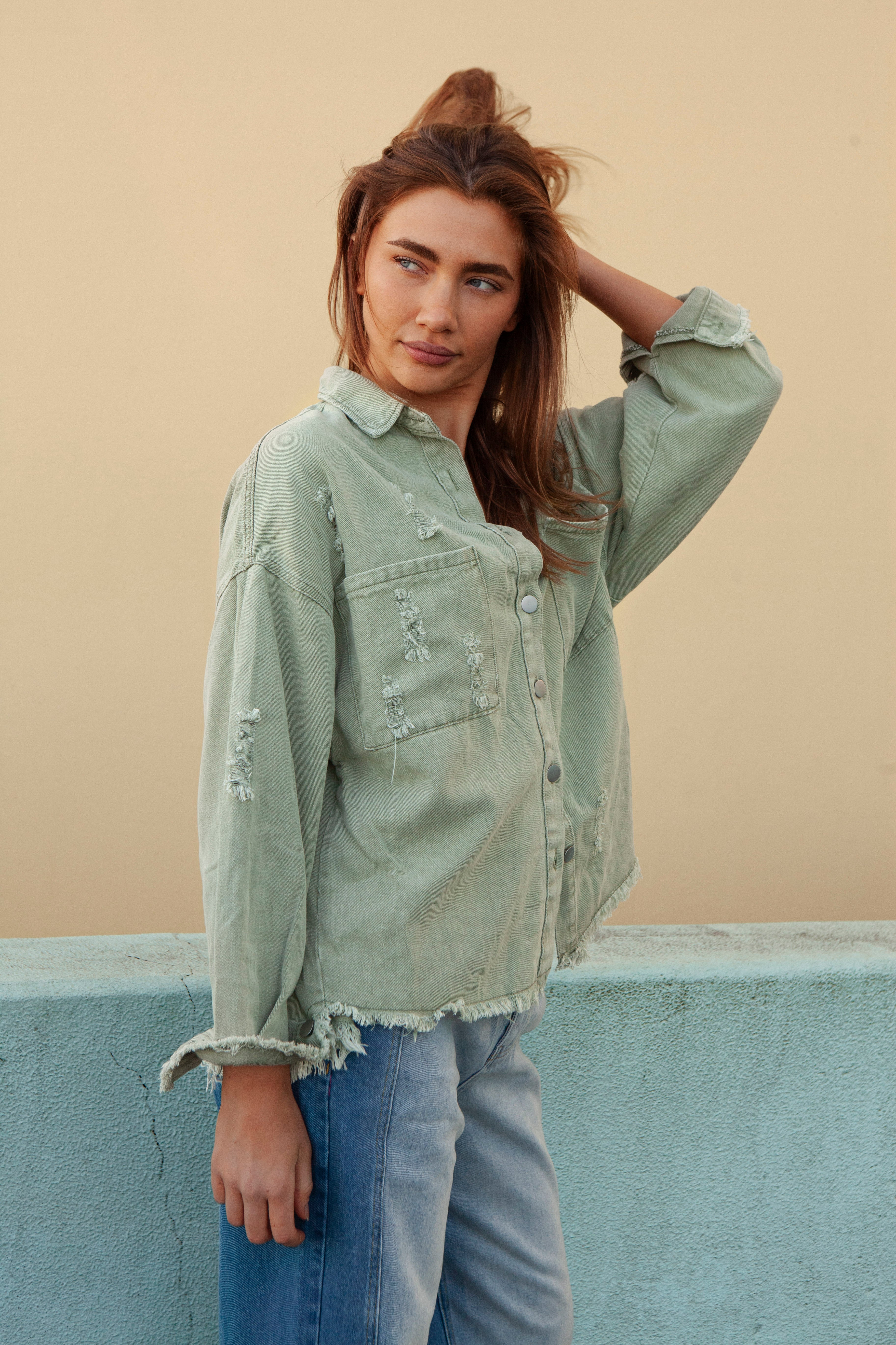 Desert Jacket Cactus - side view showcasing relaxed fit and sage denim style.