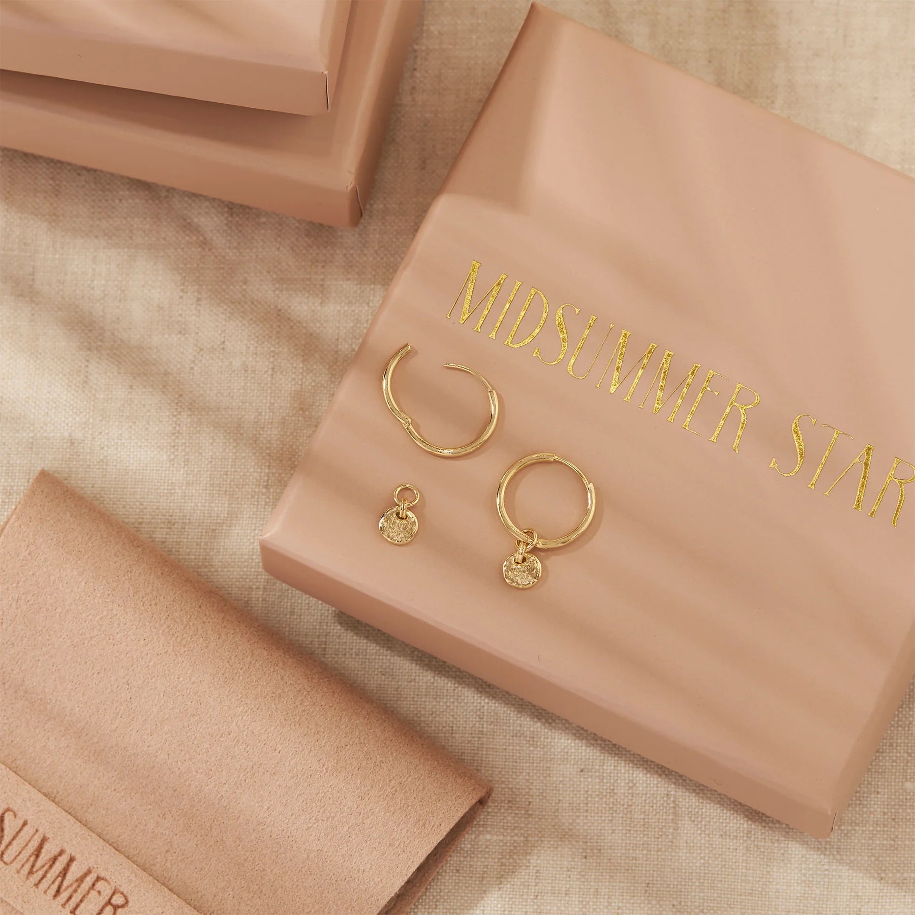 Aura Huggies Gold