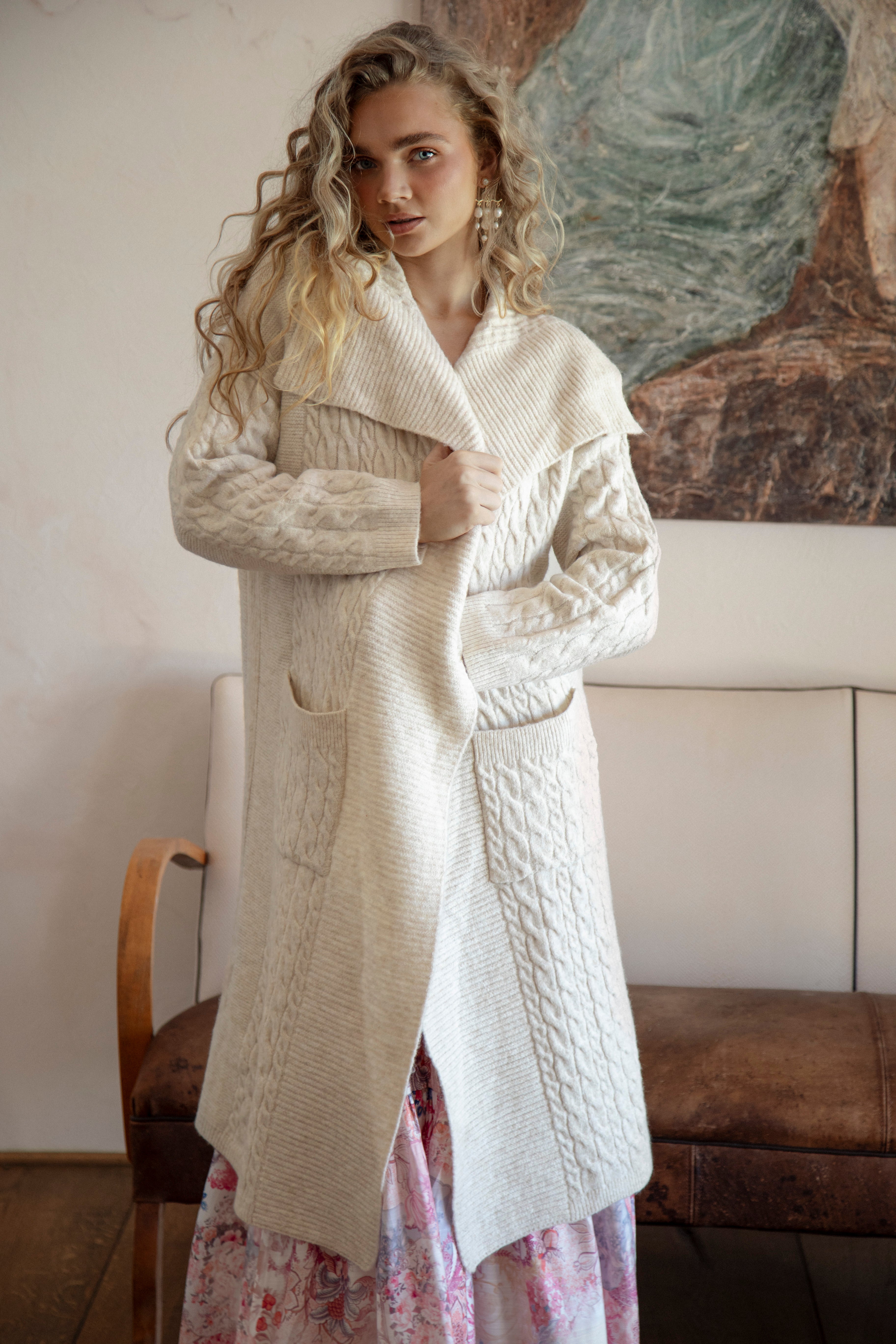 Hunter Slouch Cardi Oat - cream coloured longline cardigan with cable knit and open style