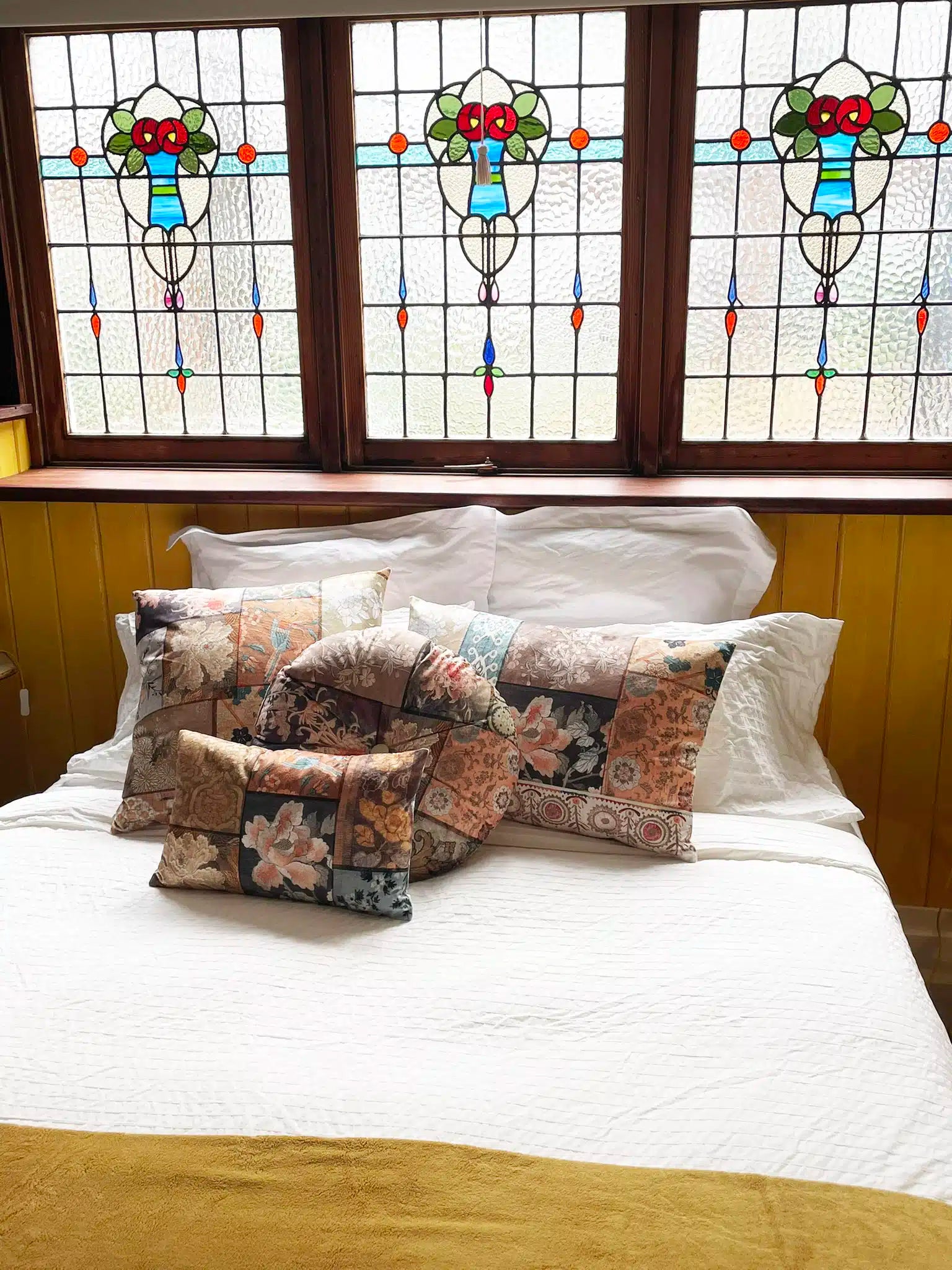 Velvet Cushion Rectangle - Faded Grandeur