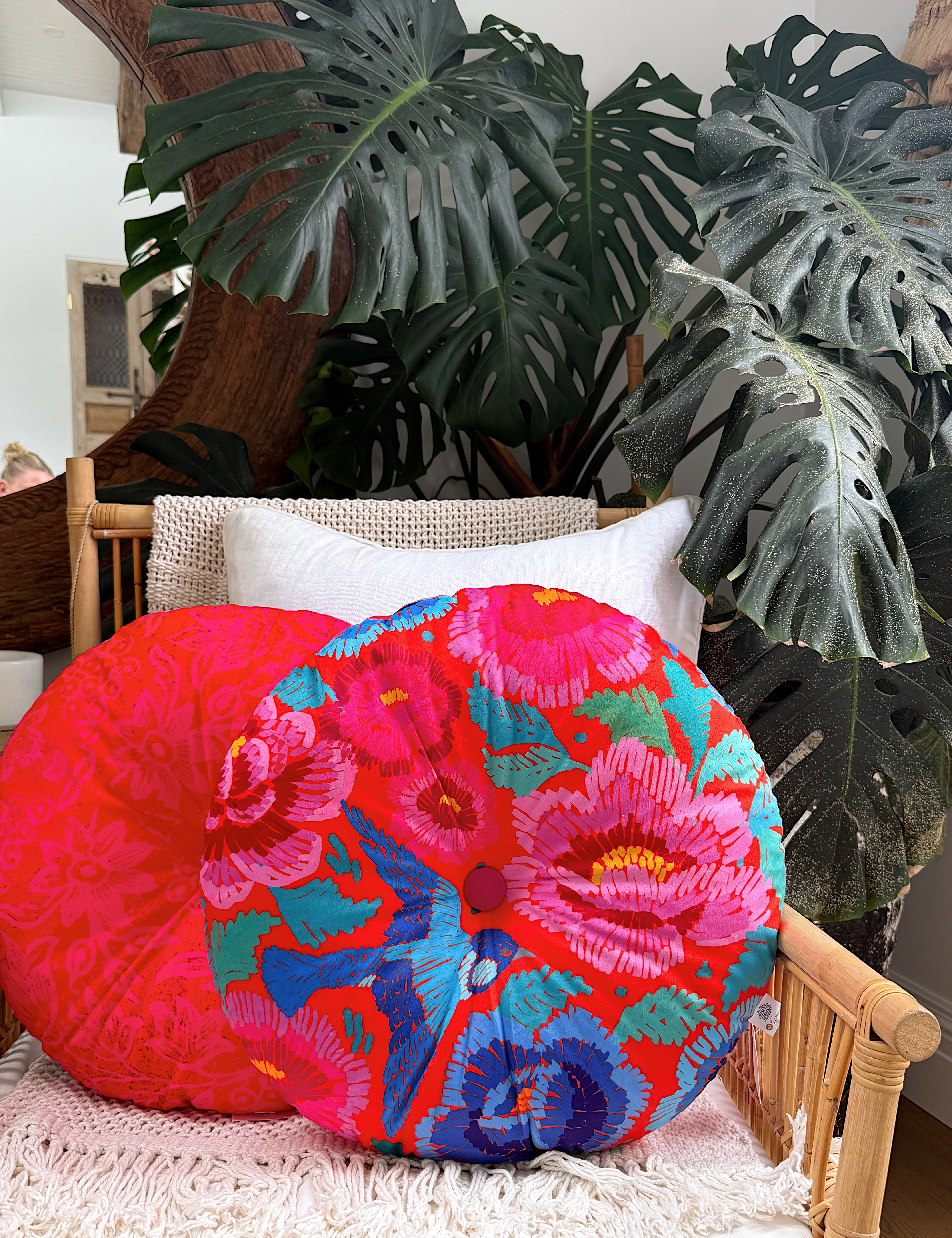 Velvet Cushion Round - Birds and Roses