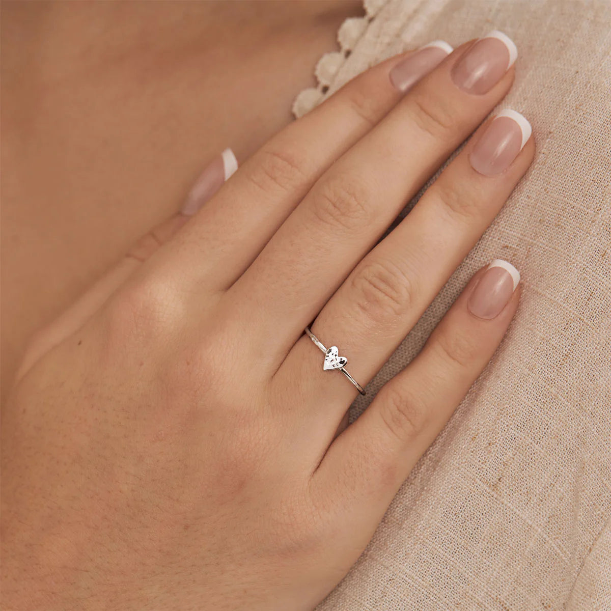 R033 - Aphrodite Heart Ring