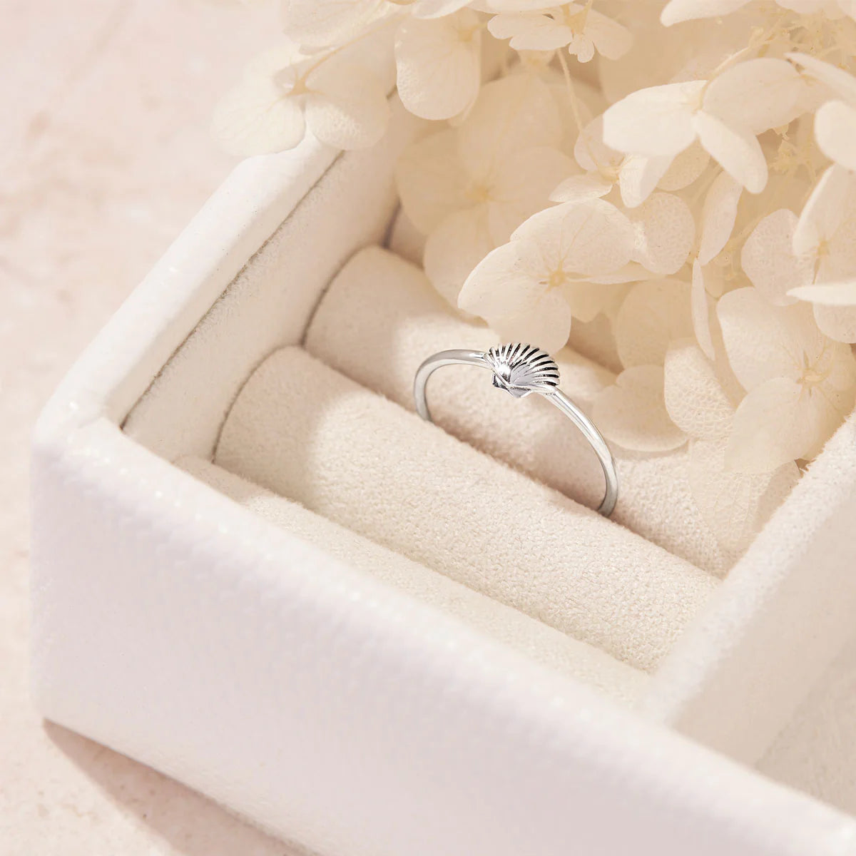 R278 - Dainty Seashell Ring