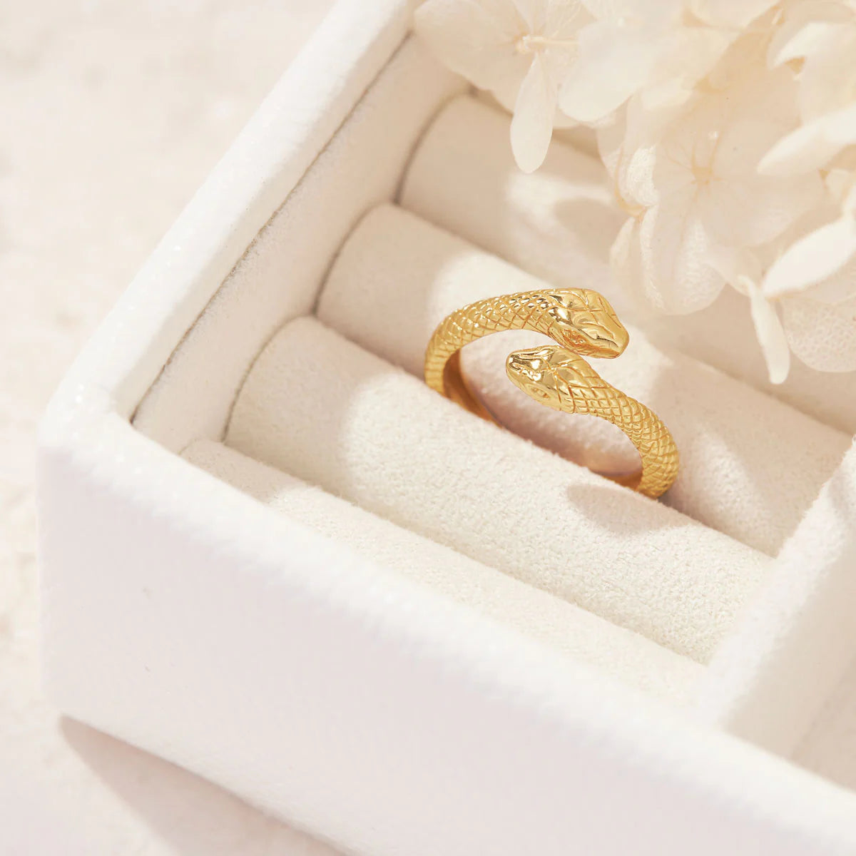 Midsummer Star Rebirth Snake Ring Gold