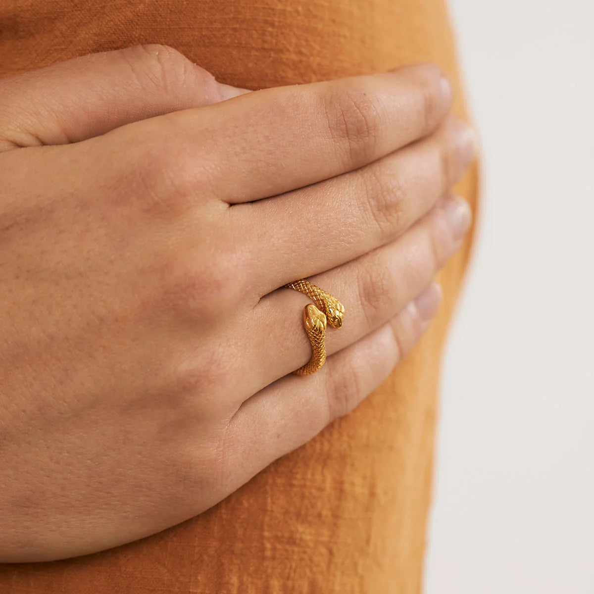 Midsummer Star Rebirth Snake Ring Gold
