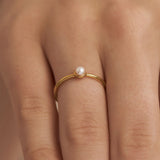 Delicate pearl Ring Gold
