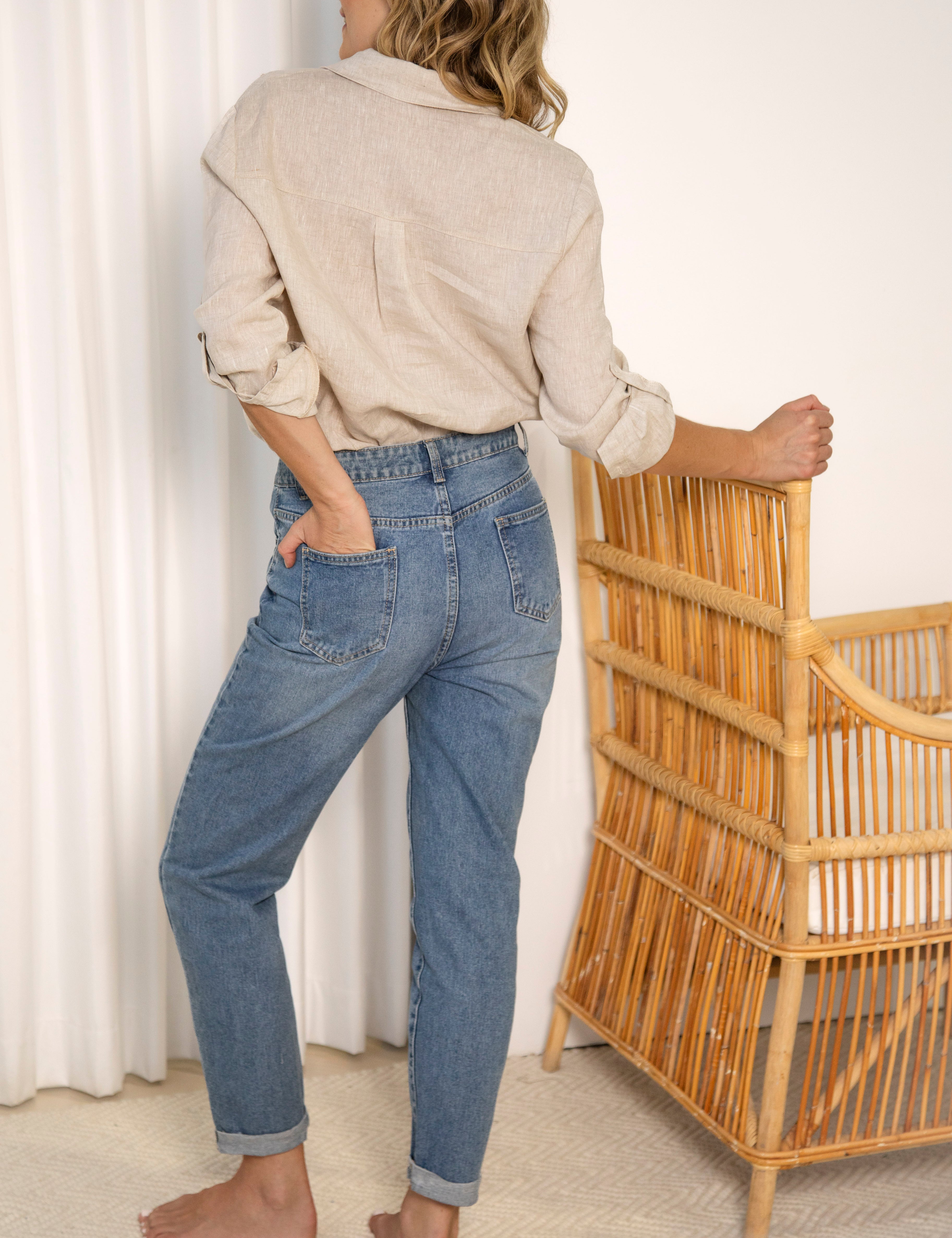 Rose Boyfriend Jean showcasing pockets at rear
