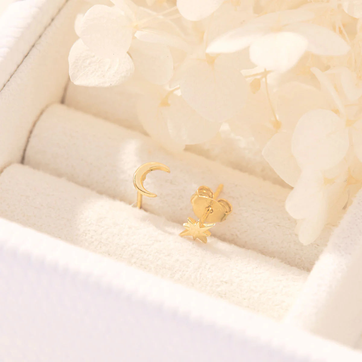 Night Glow Stud Gold