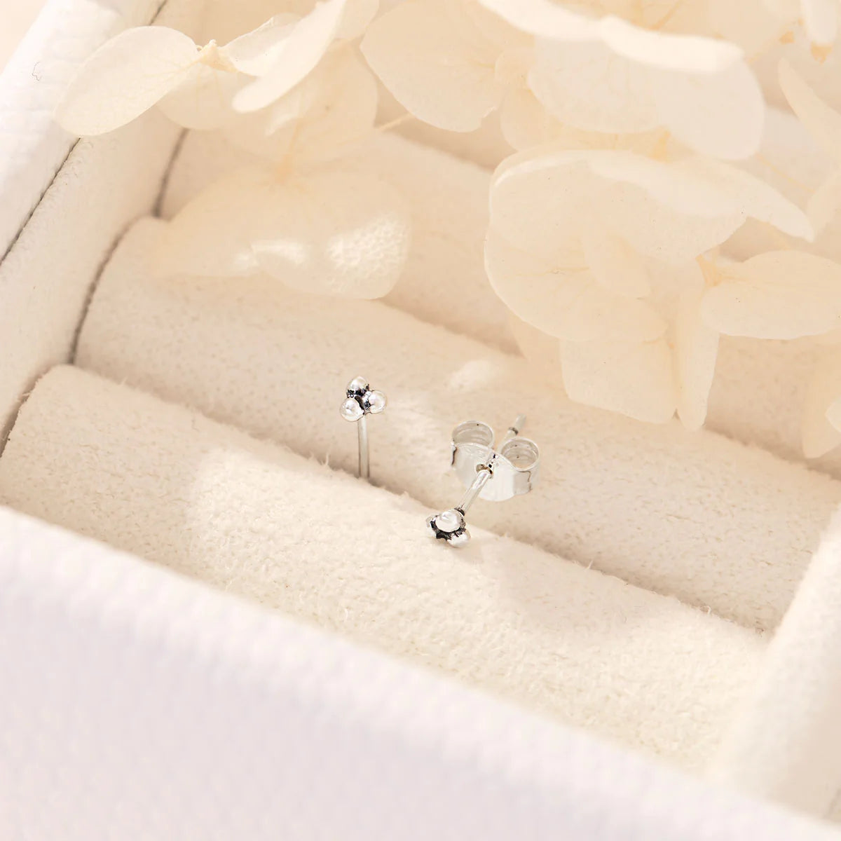 3 Dot Studs