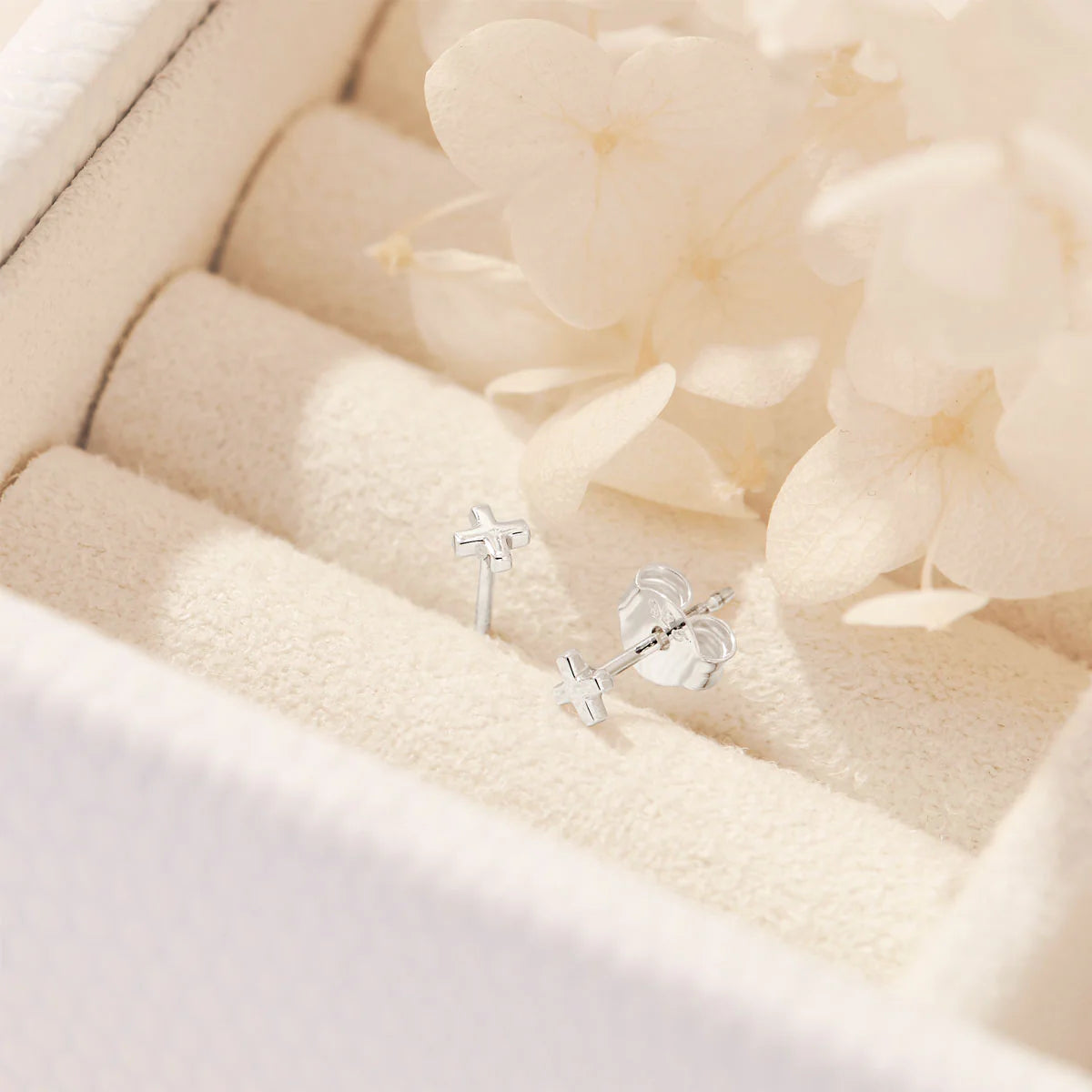Midsummer Star Tiny Kiss Studs