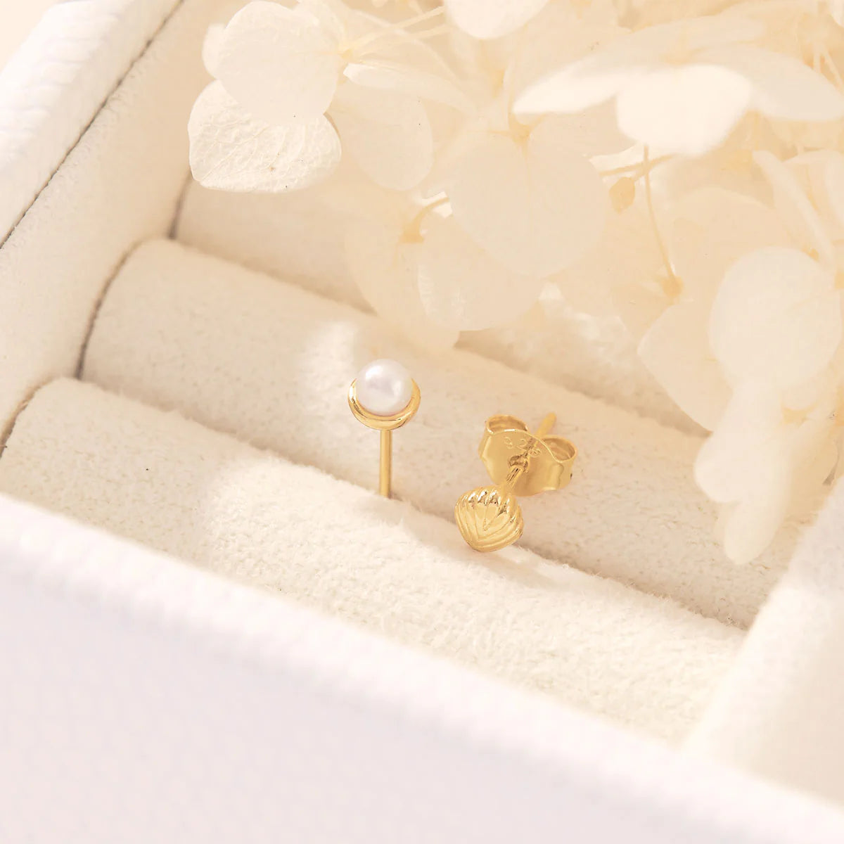 Midsummer Star Venus Pearl Studs Gold