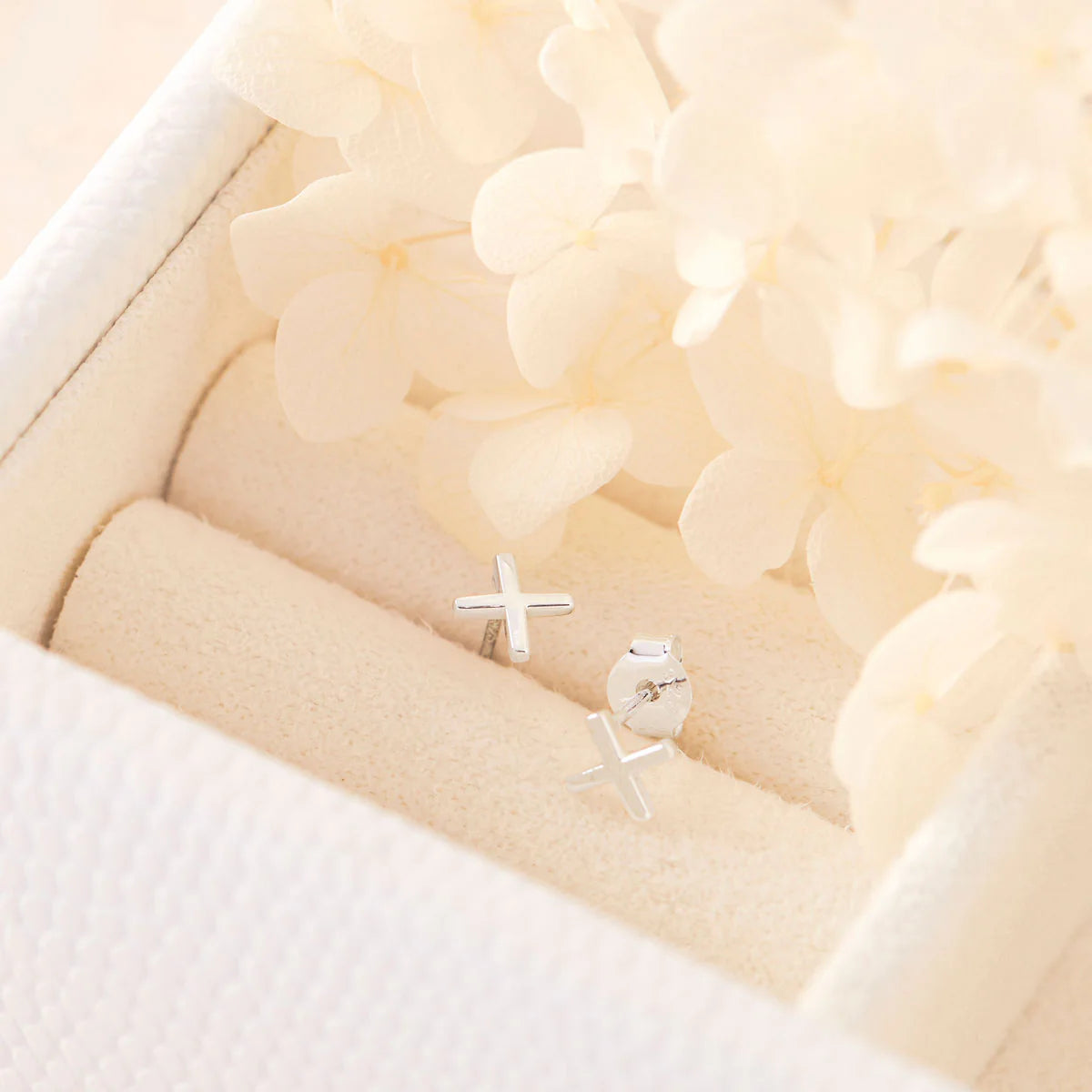 Midsummer Star Baby Kiss Studs