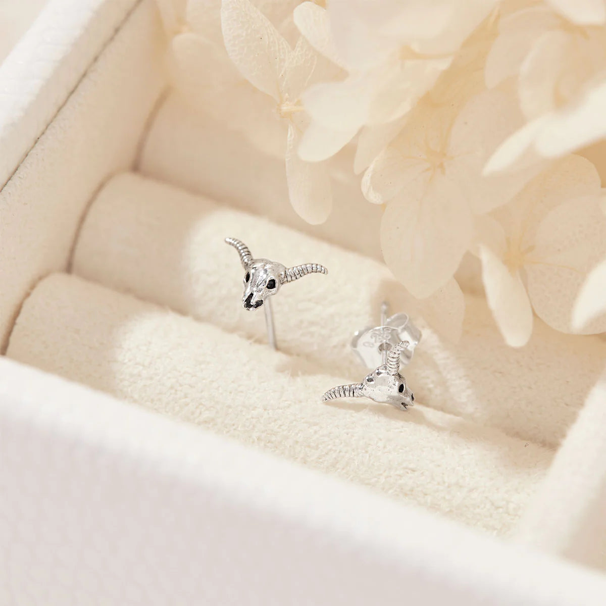 S664 - Rodeo Skull Studs