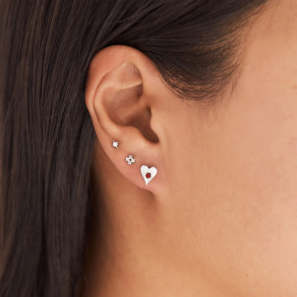 S667GN - Garnet Heart Studs