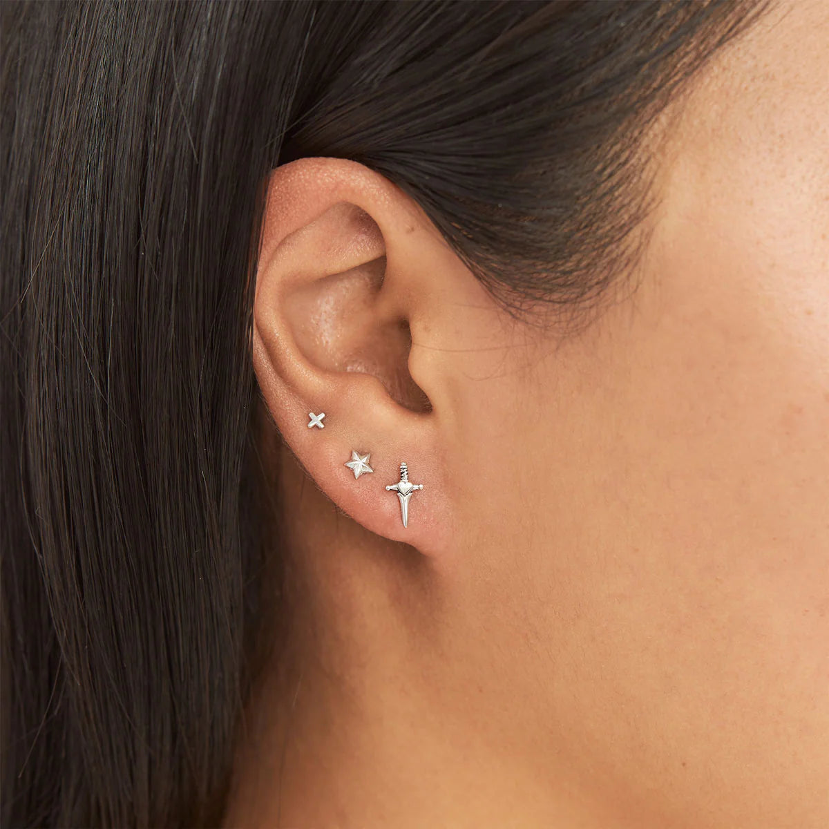 S668 - Guarded Heart Studs