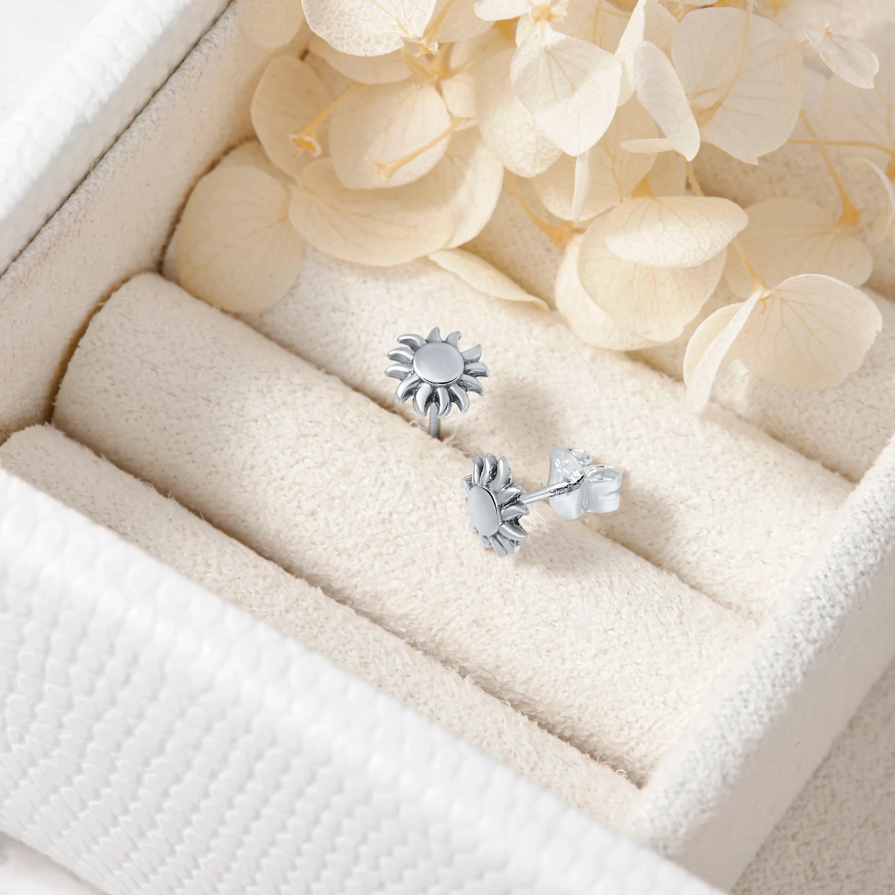 S675 Sunshine Studs