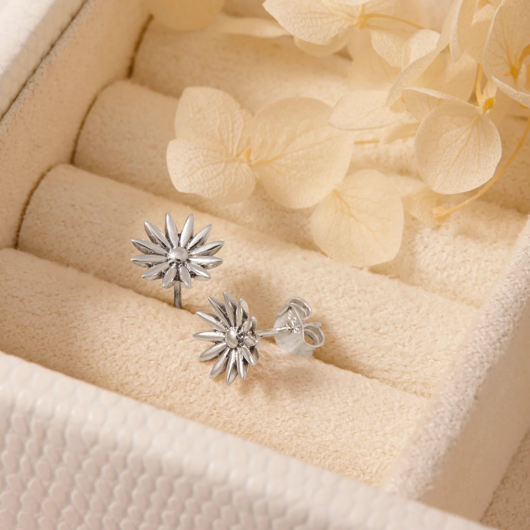 S678 Spring Floral Studs