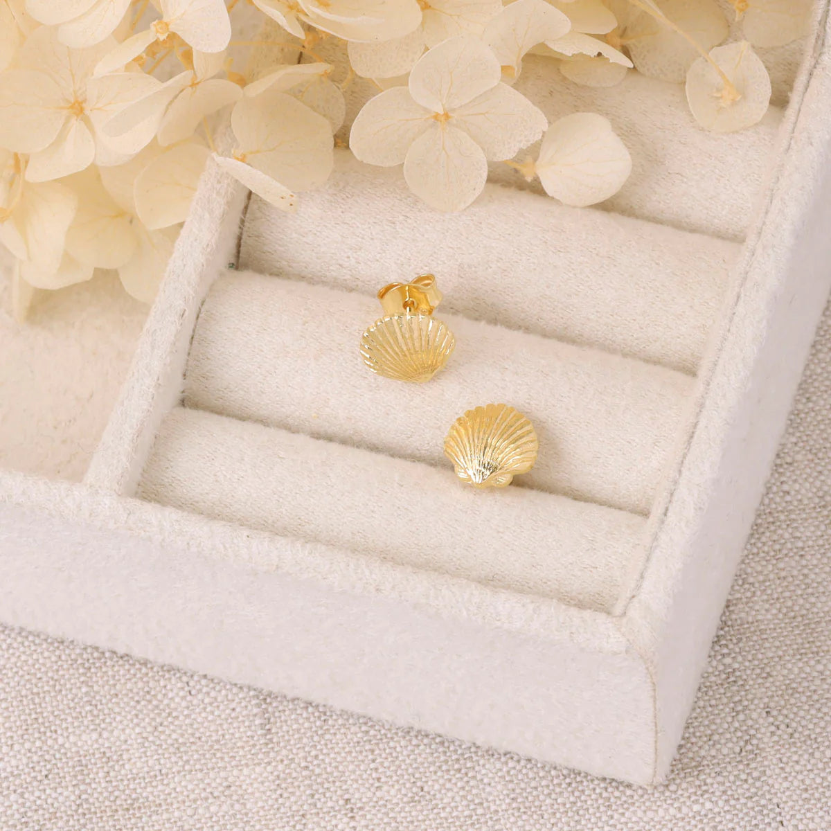 Sandshell Studs Gold
