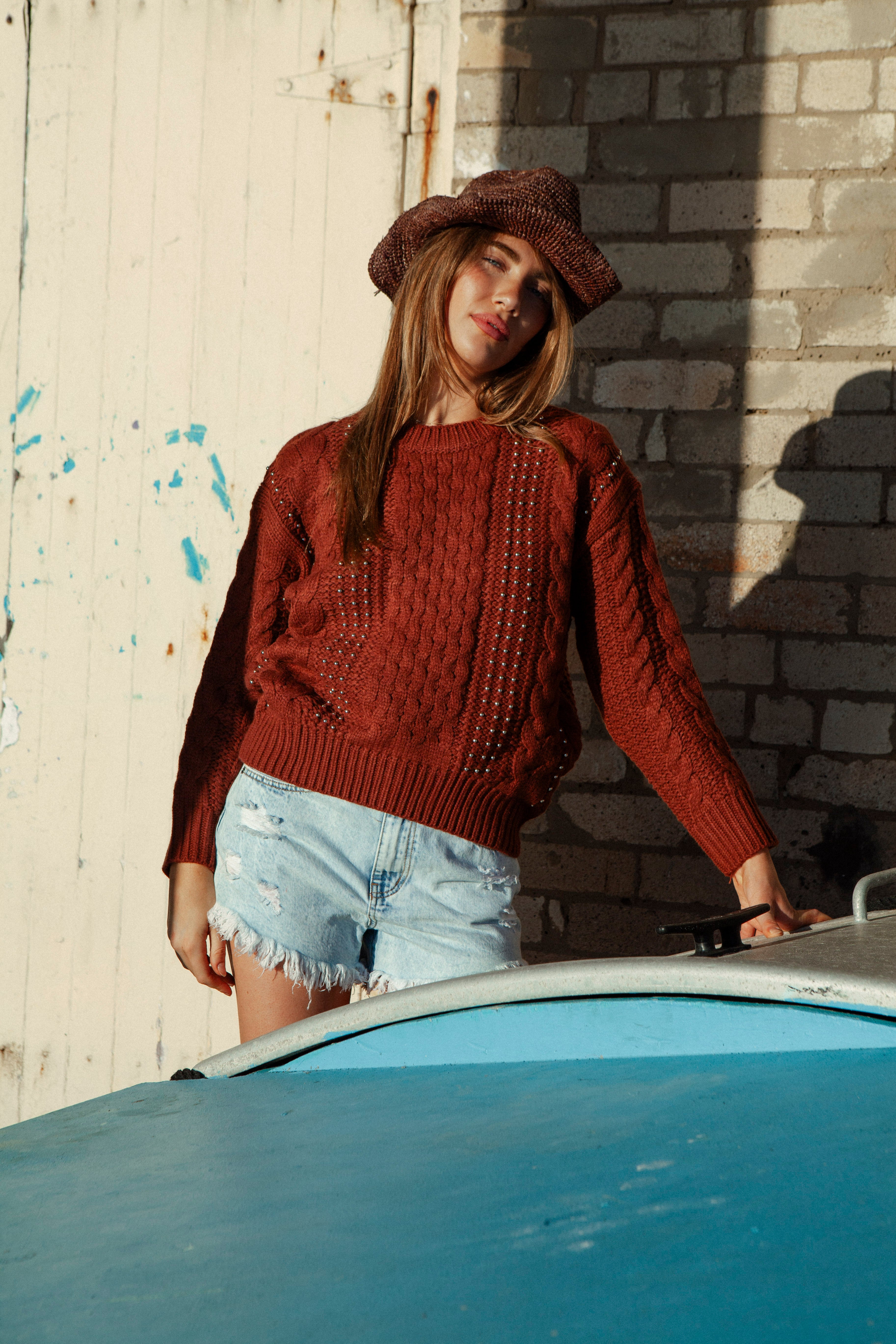 Sol Embellished Knit Rust - regular fit sweater in rust colour with cable pattern