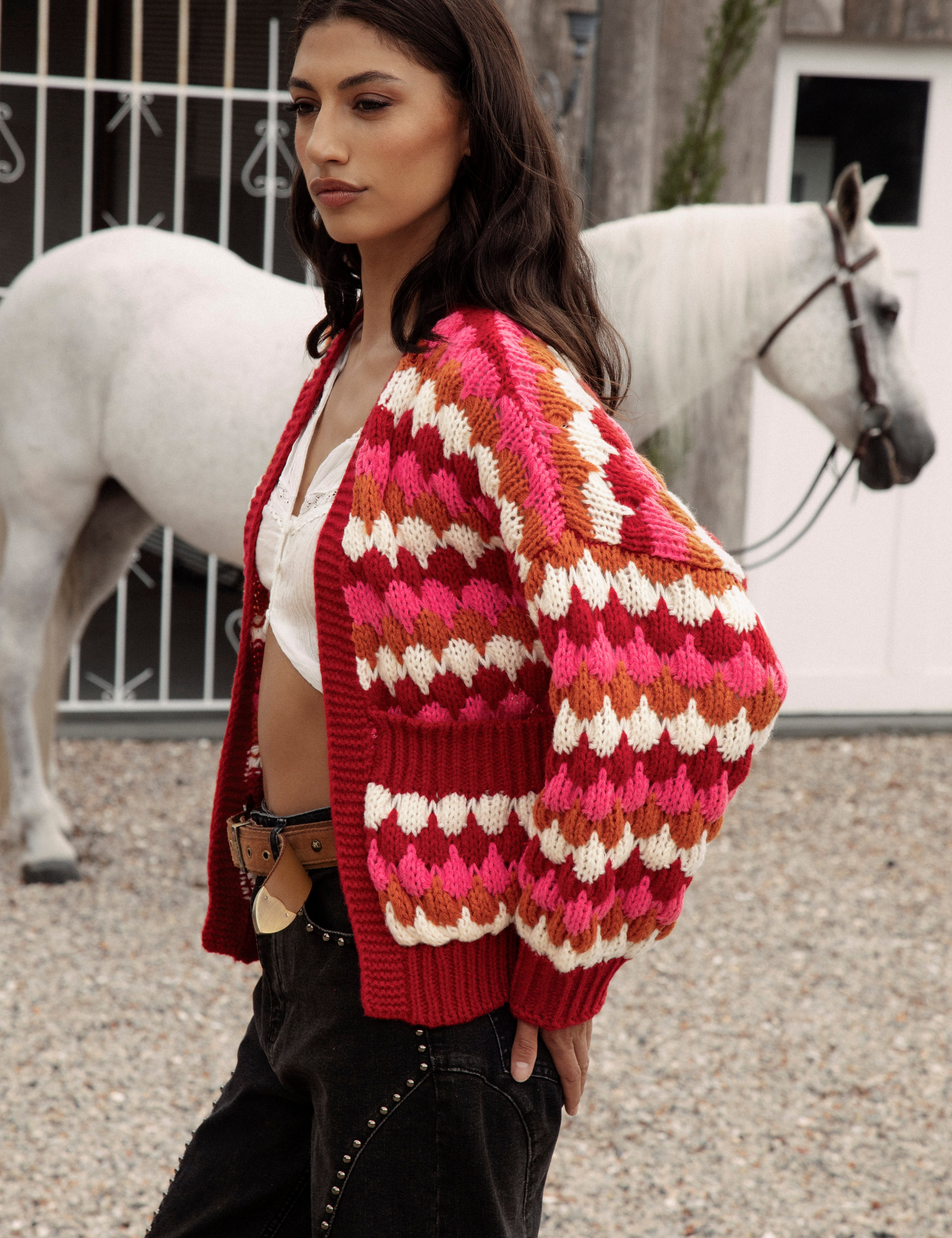 Splendour Chunky Cardigan features earthy tones, chunky knit and statement pockets.