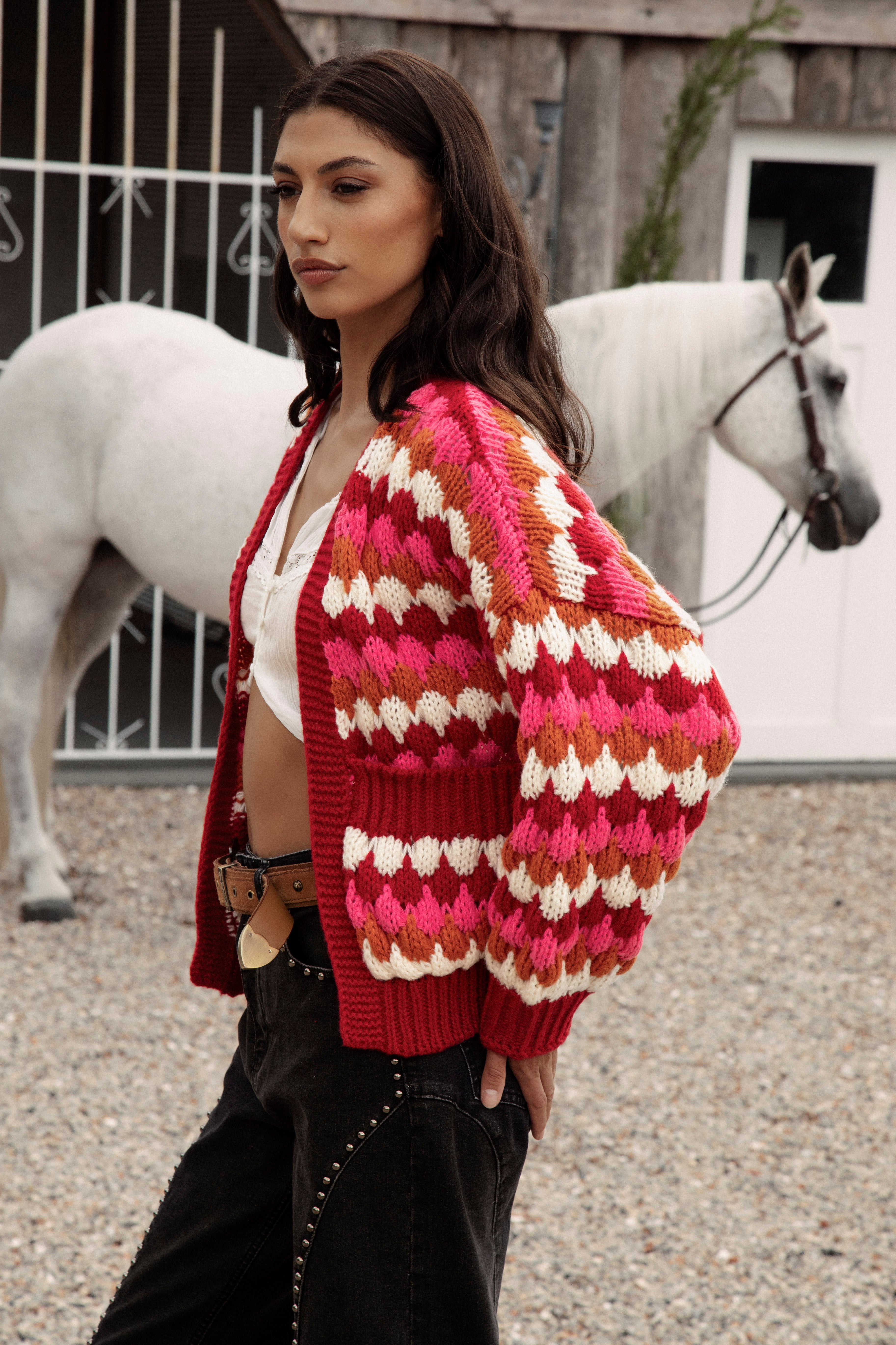 Splendour Chunky Cardigan features earthy tones, chunky knit and statement pockets.