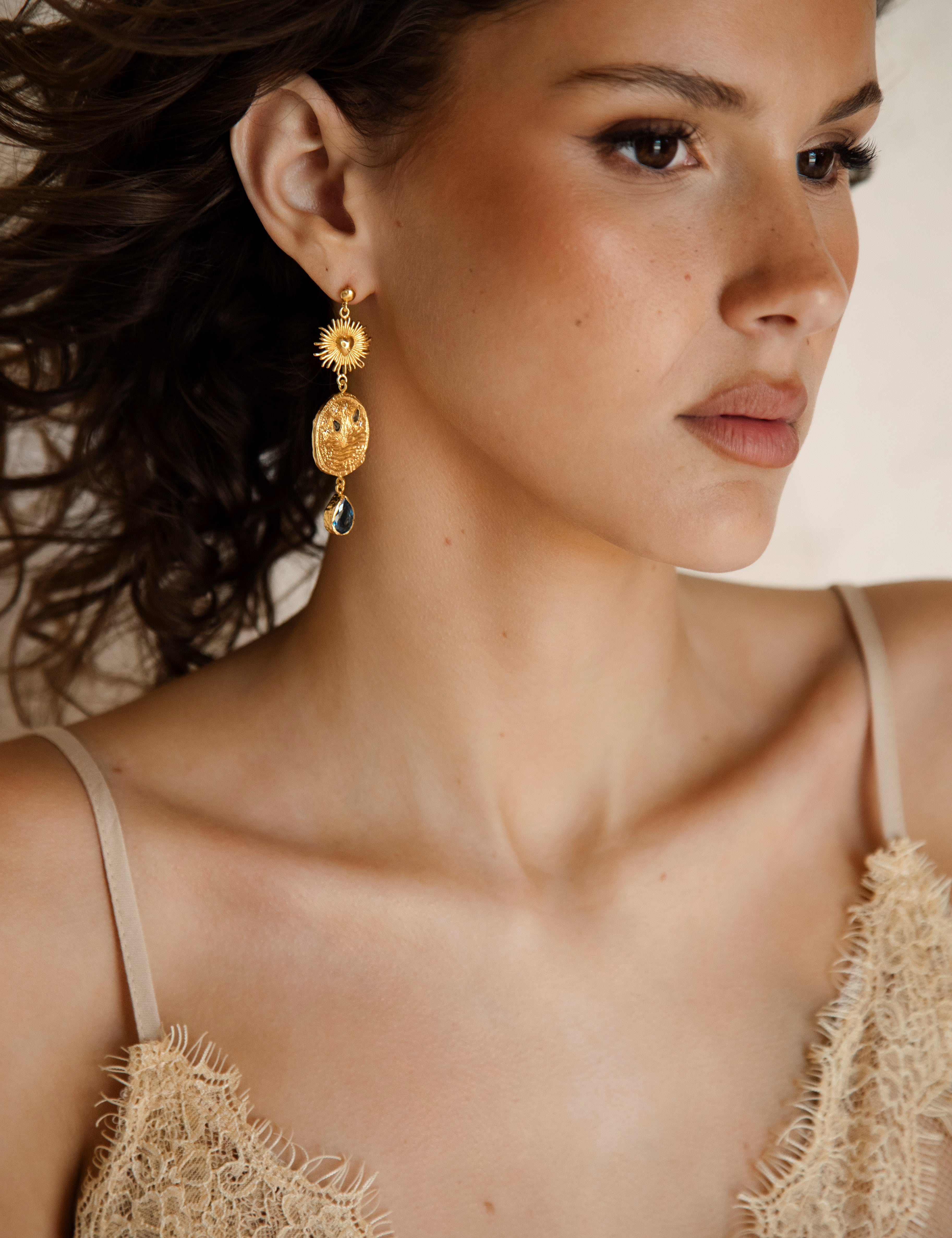 The Collectors Trove Earrings - drop earring in gold plate with blue gems