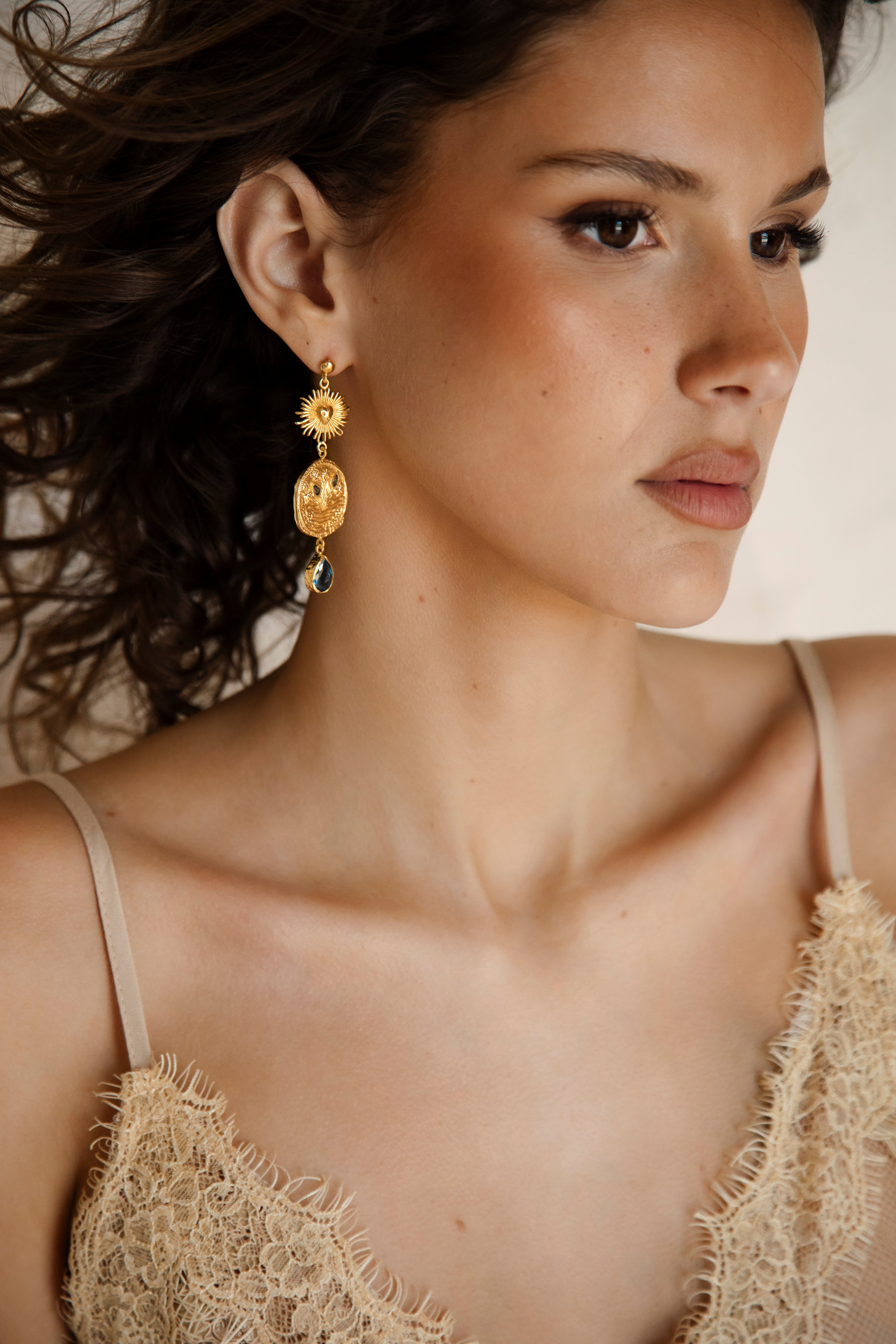 The Collectors Trove Earrings - drop earring in gold plate with blue gems