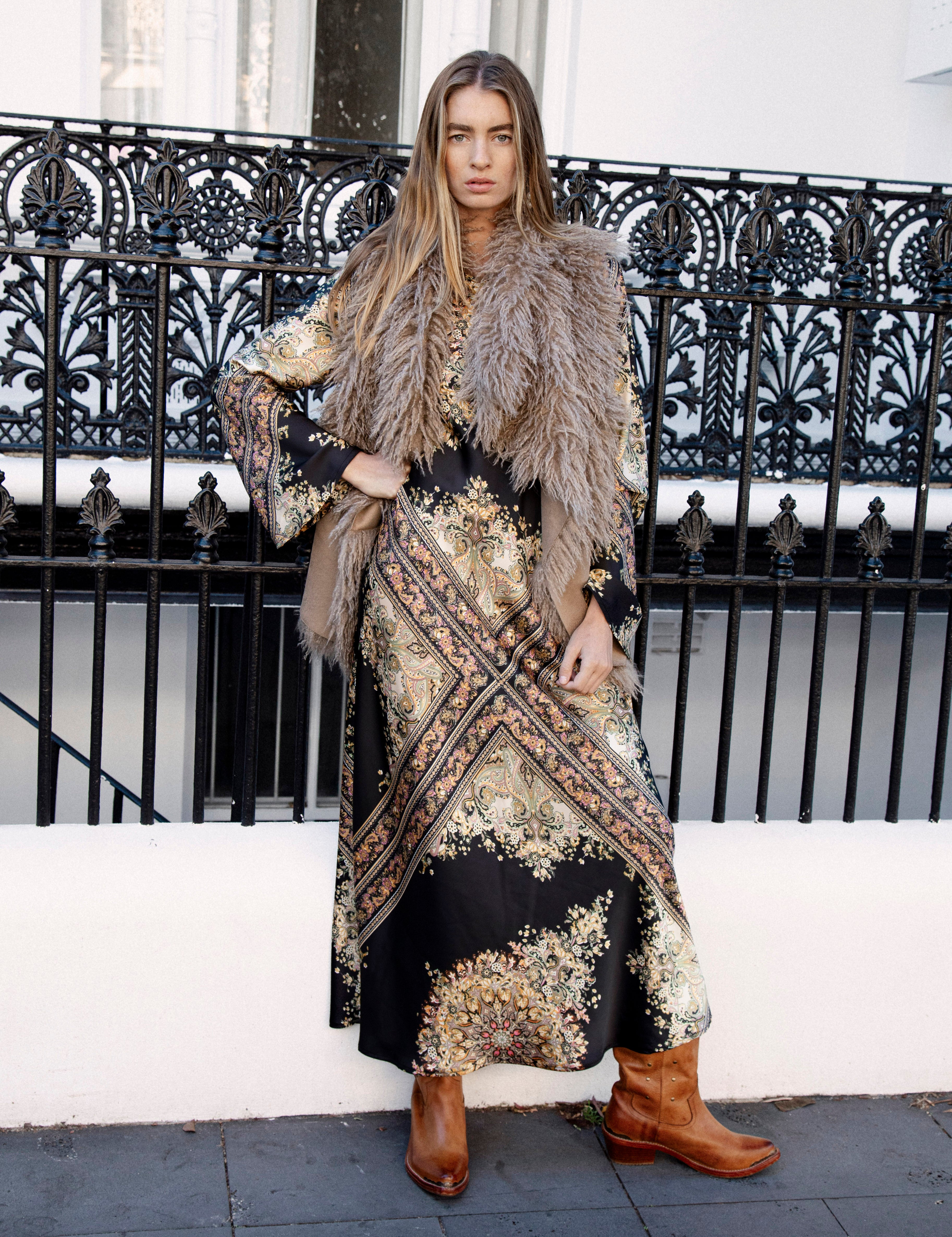 Treś Chic Fur Vest Taupe - crafted from soft faux suede with fur trim