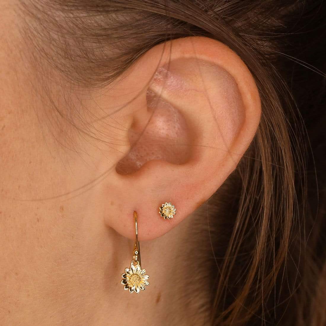 E589G - Tiny Delicate Sunflower Earrings Gold