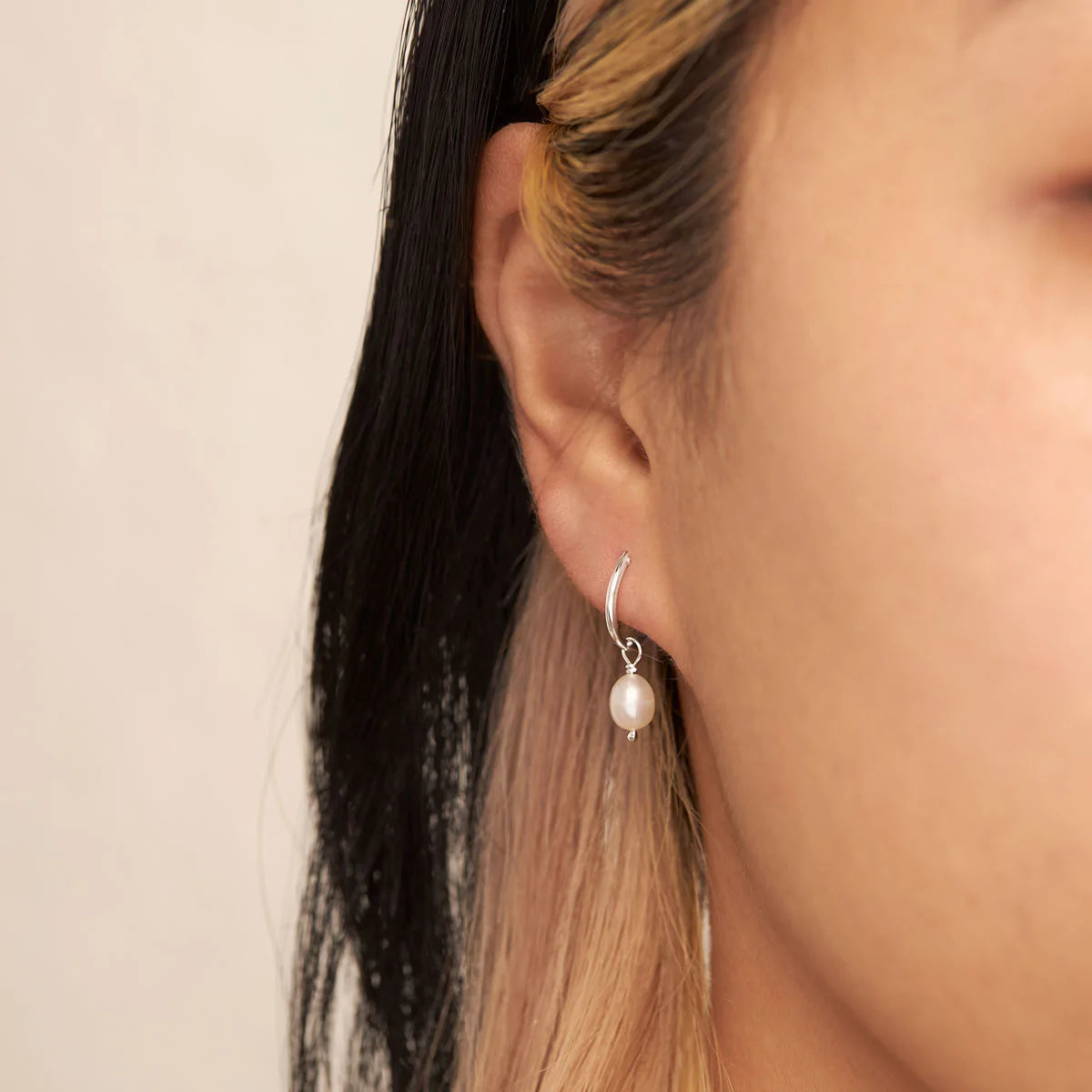 E853PL - Delicate Pearl Sleepers