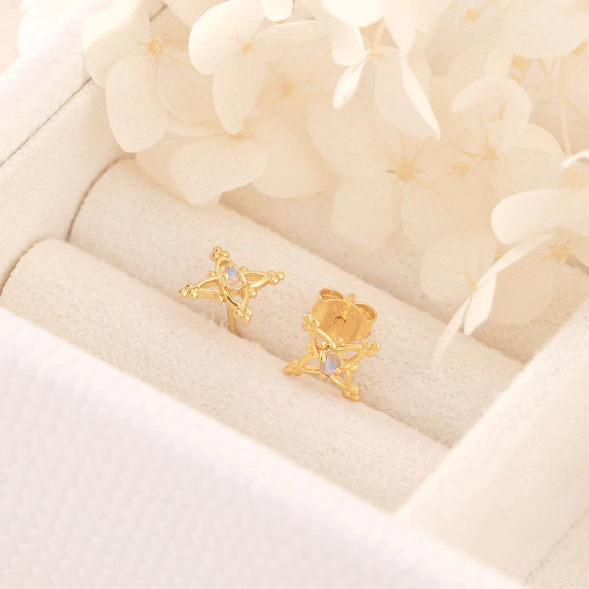 S655RMG - Moroccan Star Moonstone Studs Gold